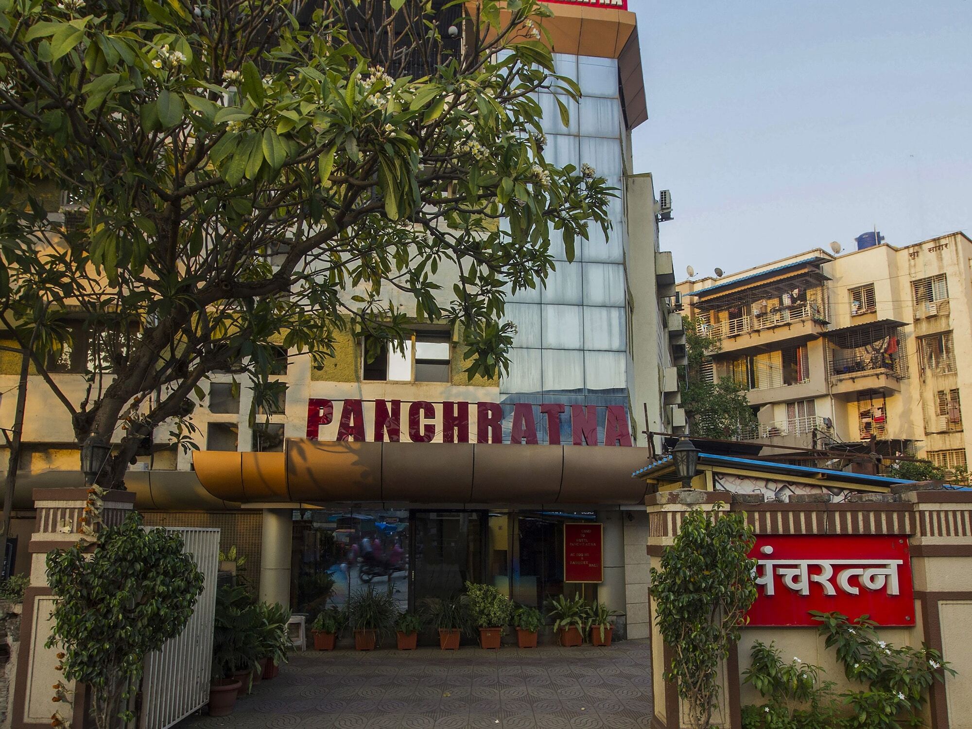 Oyo Flagship 19825 Hotel Panchratna パンベル エクステリア 写真